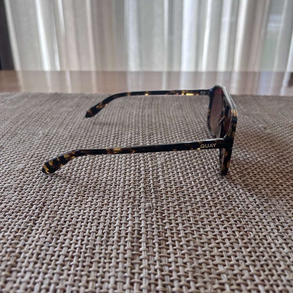 New Quay Australia Aviator On The Fly Sunglasses w/Tortoise Frames & Brown Lens. - Picture 5 of 6